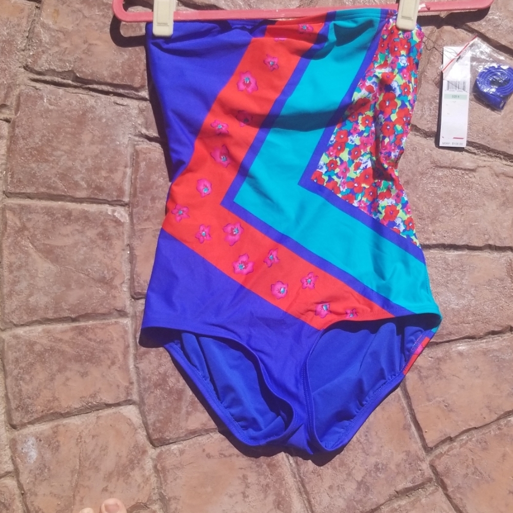 Swimsuit - Picture 5 of 5